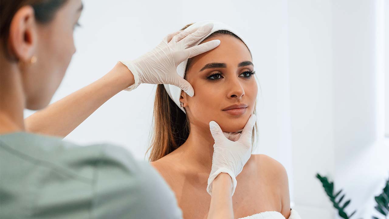 Στοχευμένο λίφτινγκ: Πώς οι μικροεπεμβάσεις προσφέρουν φυσικό αποτέλεσμα